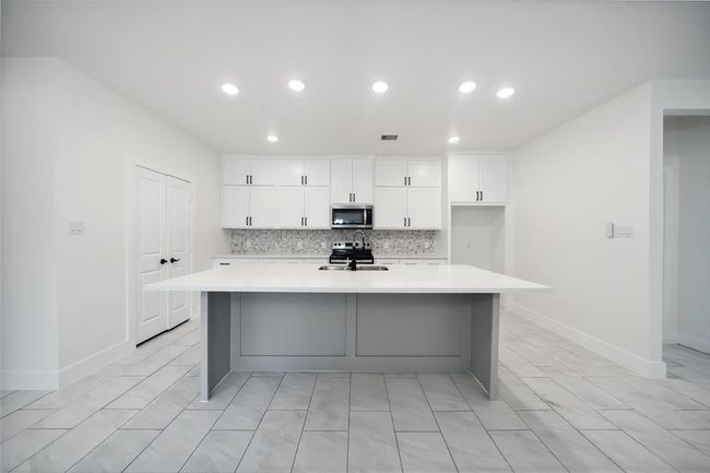 708 Azalea St, House other with 4 bedrooms, 2 bathrooms and 2 parking in Prairie View TX | Image 10