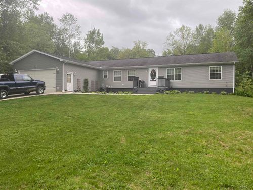 1447 Sian Dr, Sanford, MI, 48657-9720 | Card Image