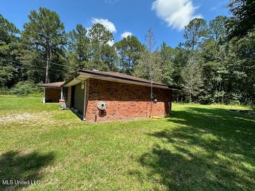 135 Sam Mitchell Rd, Picayune, MS, 39466-7954 | Card Image