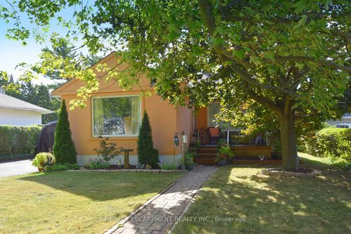 26 Heywood Ave, Saint Catharines, ON, L2M2M8 | Card Image