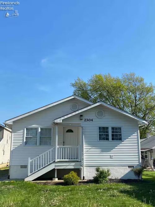 2304 River Ave, Sandusky, OH, 44870-3954 | Card Image