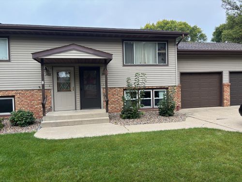 2402 Kenwood Dr Sw, Willmar, MN, 56201-5299 | Card Image