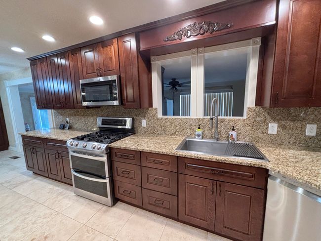 kitchen view to outside | Image 13