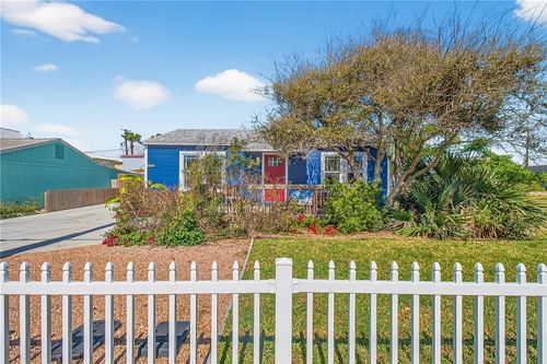 206 S Station St, Port Aransas, TX, 78373-4432 | Card Image