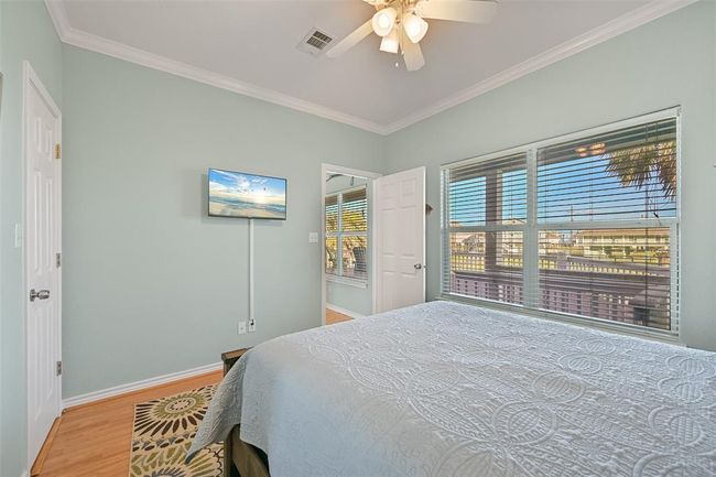 3233 Castle Dr, House other with 3 bedrooms, 2 bathrooms and 1 parking in Crystal Beach TX | Image 18