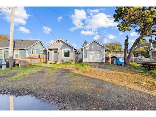 945 Ne Commercial St, Waldport, OR, 97394-3013 | Card Image