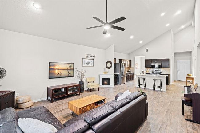 204 Armano Bayou Way, House other with 4 bedrooms, 3 bathrooms and 6 parking in Hutto TX | Image 4