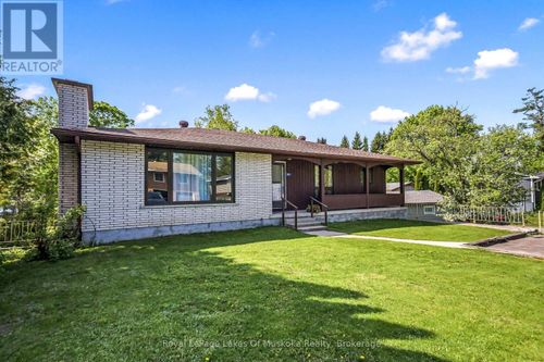571 David St E, Gravenhurst, ON, P1P1M1 | Card Image