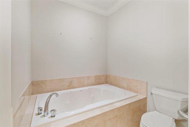 Soaking tub at primary bathroom. | Image 28