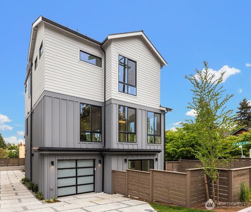 102 Ne 44th Street, Seattle, WA, 98105 | Card Image