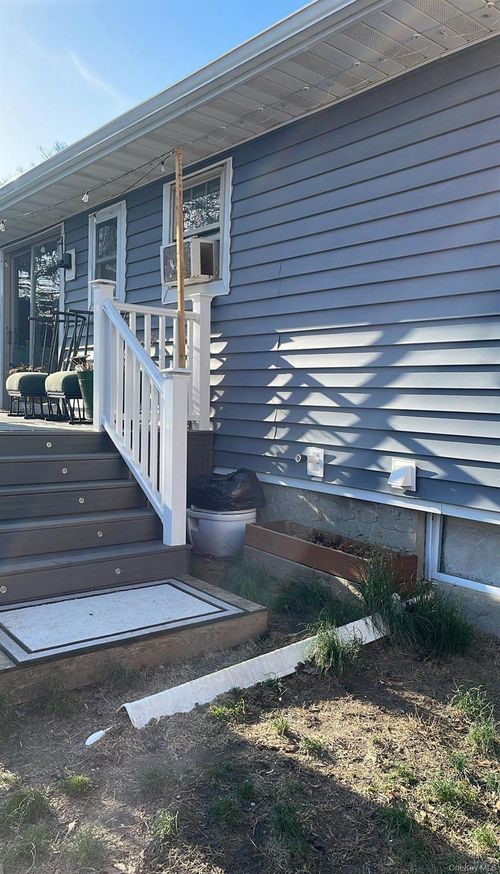 152 Dogwood Rd, Mastic Beach, NY, 11951-4919 | Card Image