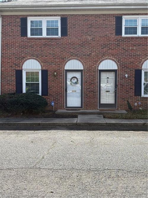 e-224 Northpoint Ave, High Point, NC, 27262-1031 | Card Image