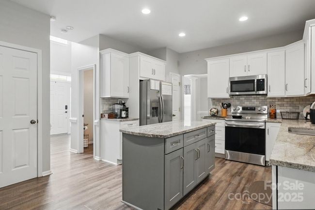 6501 Harburn Forest Dr, House other with 4 bedrooms, 4 bathrooms and null parking in Charlotte NC | Image 6