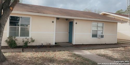 apt-18-657 W 4th St, Yorktown, TX, 78164-5004 | Card Image