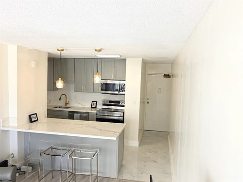 apt-706-225 Kaiulani Ave, Honolulu, HI, 96815-3044 | Card Image