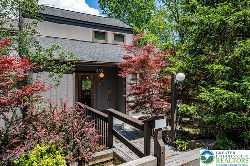 303 Cross Country Ln, Tannersville, PA, 18372-7897 | Card Image