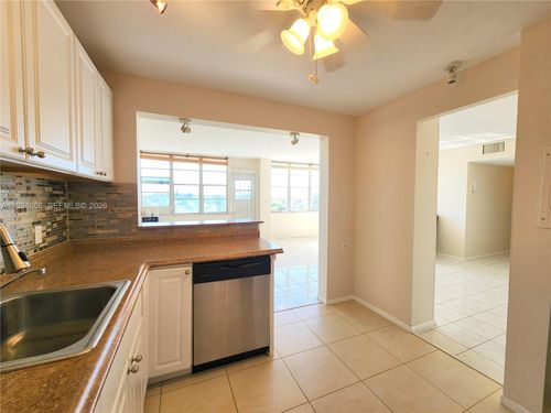 503-2025 Ne 164th St, North Miami Beach, FL, 33162-4154 | Card Image