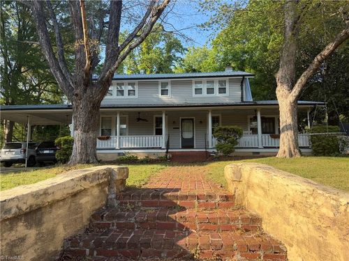 1102 Courtland Ave, Reidsville, NC, 27320-4606 | Card Image