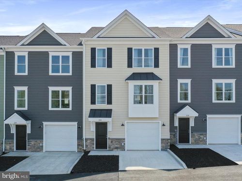 326 W 11th St, FRONT ROYAL, VA, 22630-2806 | Card Image