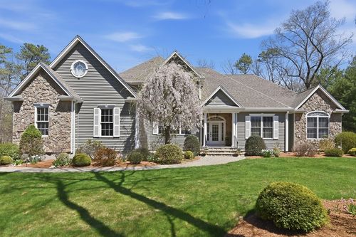 10 Analore Cir, Norfolk, MA, 02056-1947 | Card Image