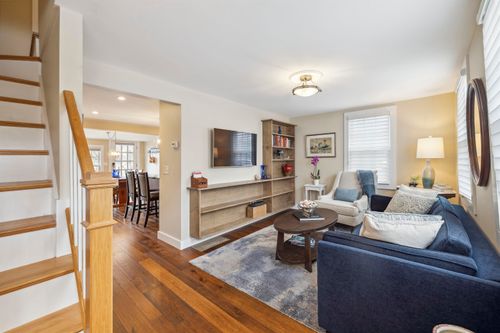 454 Middle St, Portsmouth, NH, 03801-5017 | Card Image
