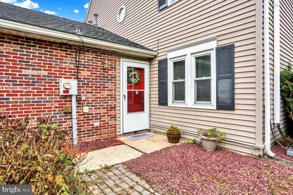 Adams Dr, Womelsdorf, PA 19567
