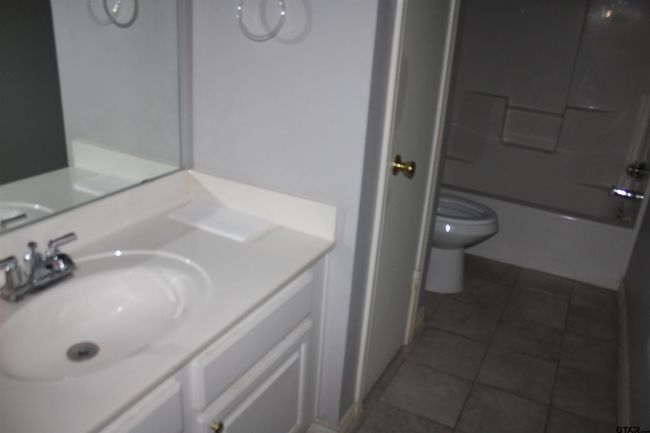 APT-1001 - 5401 Hollytree Dr, Condo with 2 bedrooms, 2 bathrooms and null parking in Tyler TX | Image 20