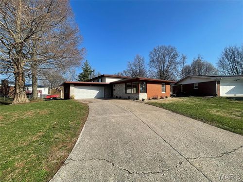 40 Rugby Dr, Belleville, IL, 62226-5721 | Card Image