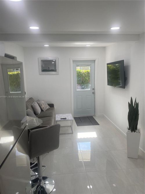 houseguest-1710 Michigan Ave, Miami Beach, FL, 33139-2417 | Card Image