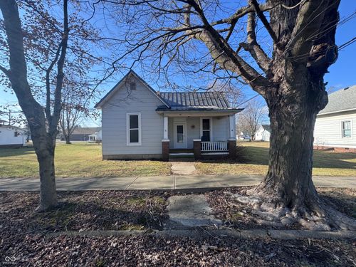 8 N Main St, Roachdale, IN, 46172-9025 | Card Image