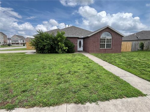 201 Willow Dr, Centerton, AR, 72719-7936 | Card Image