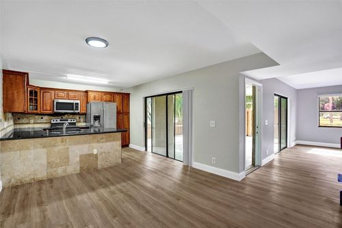 4872 Nw 95th Ave, Sunrise, FL, 33351-5117 | Card Image