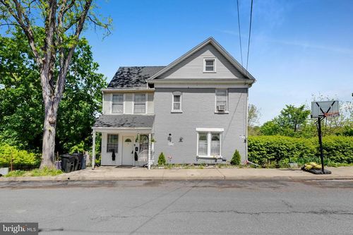 1043 W Nesquehoning St, Easton, PA, 18042-6334 | Card Image