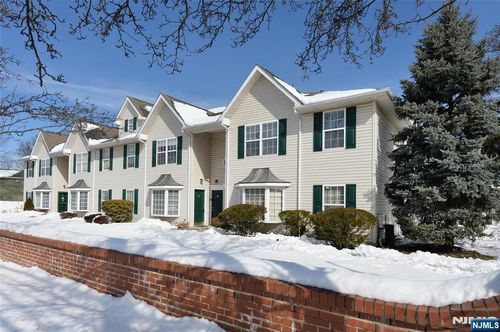 40 Chanda Ct, Clifton, NJ, 07012-1938 | Card Image