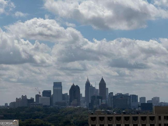 APT-21E - 2575 Peachtree Rd Ne, Condo with 2 bedrooms, 2 bathrooms and null parking in Atlanta GA | Image 28