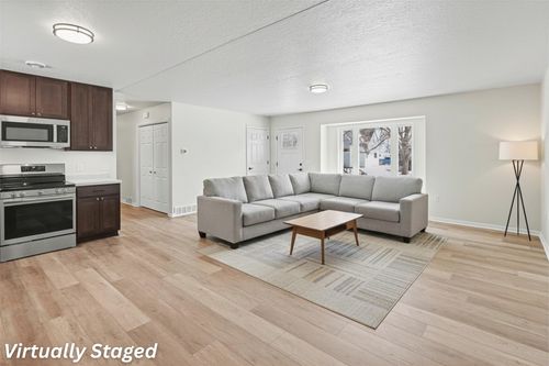 321 E 8th Street S, Newton, IA, 50208 | Card Image