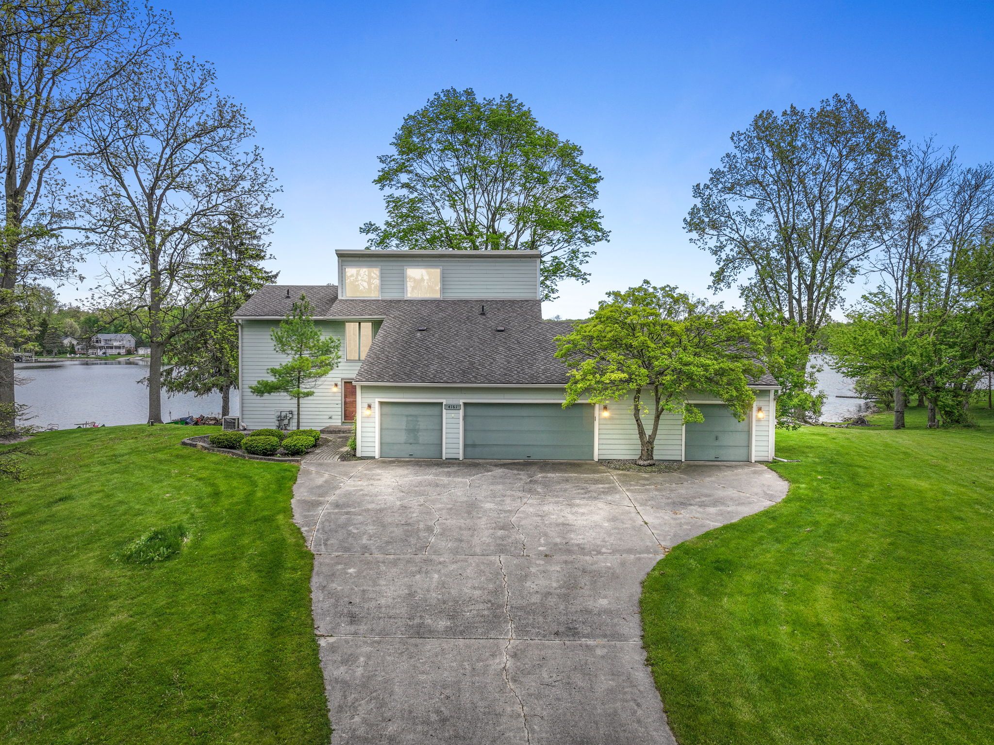 Southwoods Dr, Howell, MI 48843