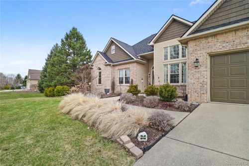6415 Wailea Ct, Grand Blanc, MI, 48439-8586 | Card Image