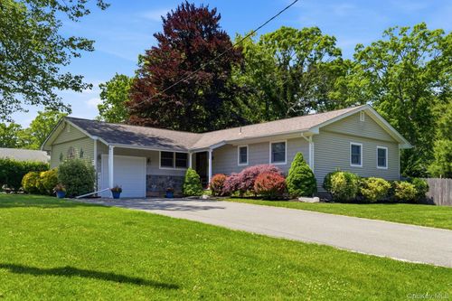 1 Camelot Ln, Saint James, NY, 11780-3103 | Card Image
