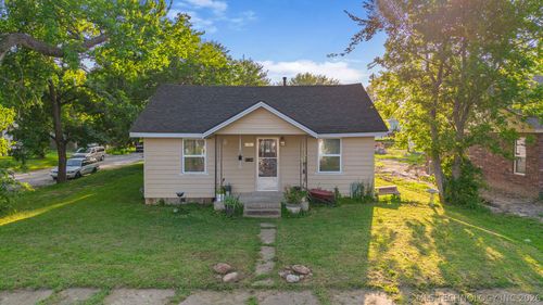 1001 Choctaw St, Dewey, OK, 74029-1805 | Card Image
