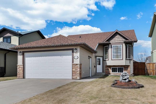 35 Camille Gate, Home with 4 bedrooms, 3 bathrooms and 4 parking in Blackfalds AB | Image 1