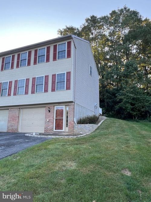 635 Rockwood Dr, ELIZABETHTOWN, PA, 17022-1260 | Card Image