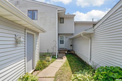 3450 Cedarview Ct, Bettendorf, IA, 52722-2881 | Card Image