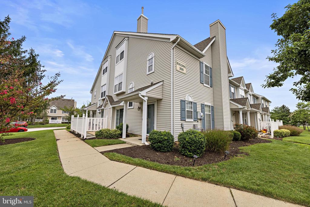 Residential in MOUNT LAUREL