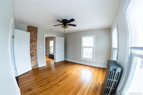 11 Park Ave, Babylon, NY, 11702-1705 | Card Image