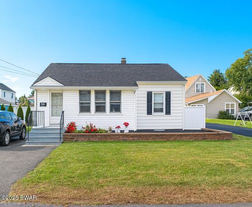 204 Avenue L, Matamoras, PA, 18336-1408 | Card Image