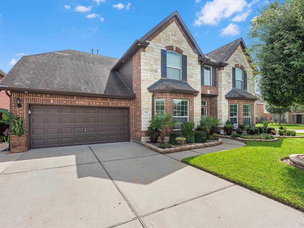 Sydney Ln, Friendswood, TX 77546