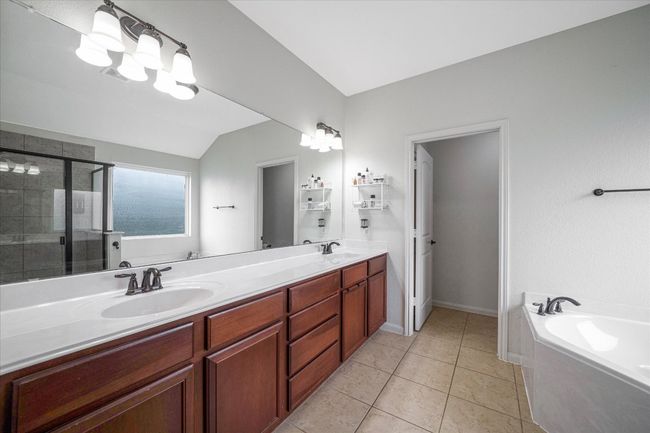 1664 Treeta Trl, House other with 4 bedrooms, 3 bathrooms and 2 parking in Kyle TX | Image 22