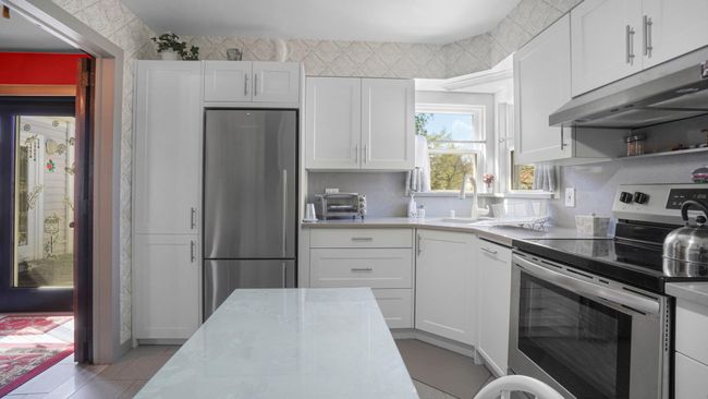 Staircase with baseboards | Image 18