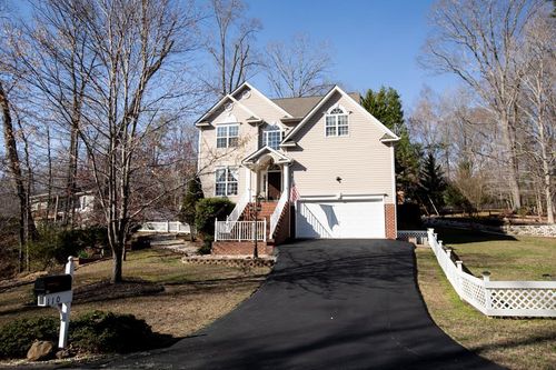 110 Jesses Way, Farmville, VA, 23901-2157 | Card Image